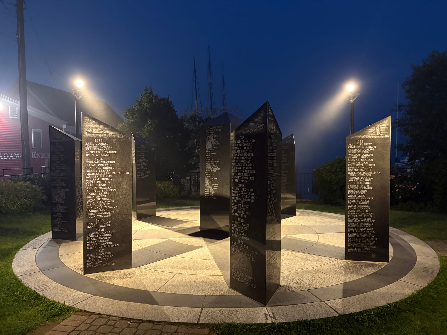 Mémorial des pêcheurs. Vue destinée aux visiteurs de ce site de Lunenburg.